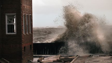 Atlantic City, ville d&eacute;sormais d&eacute;sert&eacute;e, se situe seulement quelques dizaines de centim&egrave;tres au-dessus du niveau de la mer. Et avant m&ecirc;me que Sandy ne touche terre, des carrefours &eacute;taient d&eacute;j&agrave; plong&eacute;s sous les eaux. (MARIO TAMA / GETTY IMAGES NORTH AMERICA / AFP)