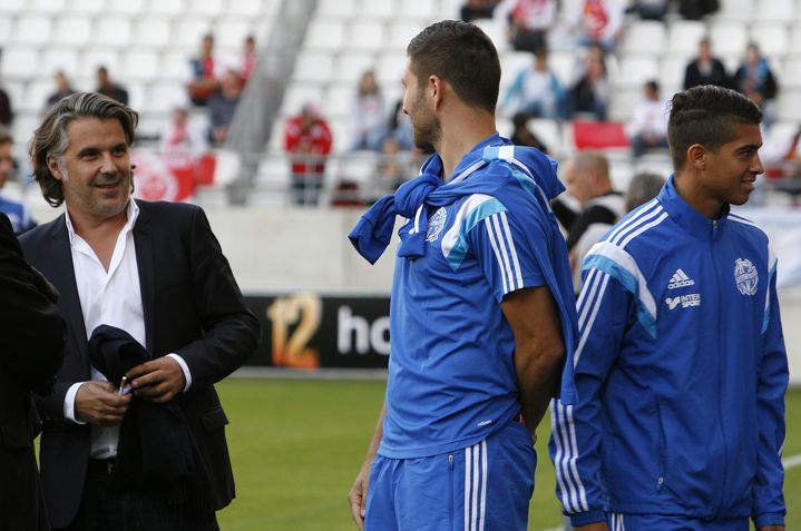 Le pr&eacute;sident de l'OM, Vincent Labrune, et Andr&eacute;-Pierre Gignac, le 23 septembre 2014, lors d'un match de l'Olympique de Marseille &agrave; Reims (Marne). (ANTHONY SERPE / AFP)