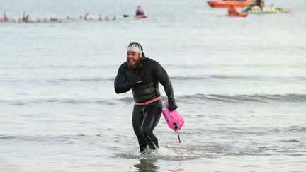 Ross Edgley a bouclé le tour du Royaume-Uni à la nage. (Luke Walker / Getty Images Europe)