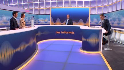 Autour de Marc Fauvelle et Renaud Dély, les informés débattent de l'actualité, mardi 17 janvier 2023. (FRANCEINFO / RADIOFRANCE)