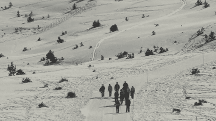 La séquence des vacances de février représente 60 % du chiffre d'affaires des stations de ski et les touristes sont là avec des taux record de remplissage. Sur le plateau de Beille, dans les Pyrénées, on skie, mais on pratique aussi d’autres disciplines plus exceptionnelles. (FRANCE 3)