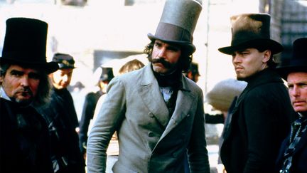 Daniel Day-Lewis et Leonardo Di Caprio dans "Gangs of New York", film sorti en 2002. (MARIO TURSI / KOBAL / AFP)