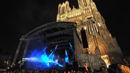 La scène dressée sur le parvis de la Cathédrale de Reims, au Festival Elelektricity 2012.
 (Axel Coeuret / Festival Elektricity)