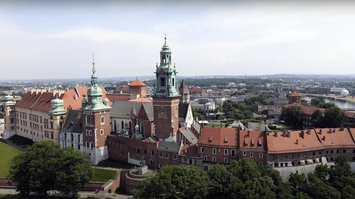 Le Château de Cracovie. Depuis l'entrée dans l'UE en 2004, la Pologne est passée du 9e au 6e rang dans le classement des PIB, doublant la Belgique, l'Autriche et la Suède. (FOX PROPERTY INVESTMENT GROUP)