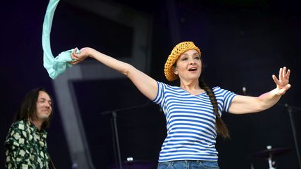 La chanteuse Catherine Ringer sur scène au festival Aluna (Ruoms, Ardèche), le 16 juin 2018. (STEPHANE MARC / LE DAUPHINE LIBERE / MAXPPP)