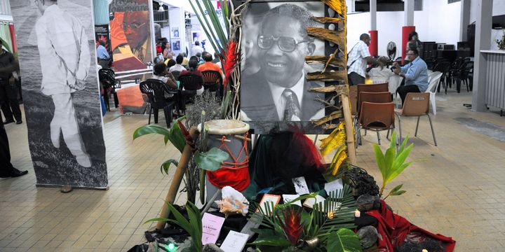 Le décor installé dans l'ancien réservoir de Trénelle, siège du parti progressiste martiniquais (PPM) pour le lancement de l'année du centenaire Aimé Césaire en Martinique, le 22 janvier 2013
 (JEAN-MICHEL ANDRE / AFP)