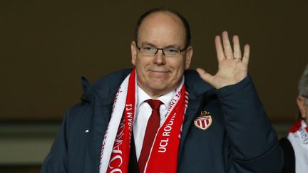 Le prince Albert de Monaco dans les tribunes du stade Louis-II avant Monaco-Arsenal, 8e de finale retour de la Ligue des champions, le 17 mars 2015. (VALERY HACHE / AFP)