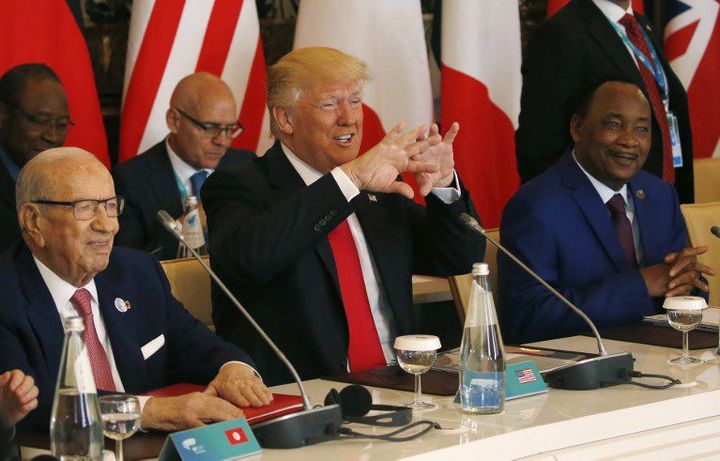 Le président tunisien, Béji Caïd Essebsi (à gauche) et son homologue américain, Donald Trump (au centre) côte-à-côte au G7 à Taormine (Italie) le 27 mai 2017. A droite: le président nigérien, Mahmadou Issoufou.    (AFP - Pool - Jonathan Ernst)