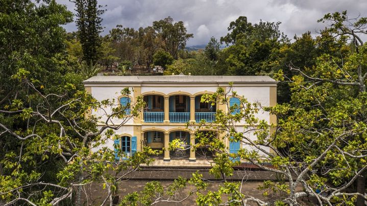 Vue aérienne de la maison de maître au musée Villèle, ancienne maison coloniale, musée Panon-Desbassyns, situé à Saint-Gilles les Hauts, sur l'île de La Réunion. (RIEGER BERTRAND / HEMIS.FR / AFP)