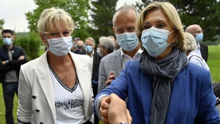 Nadine Morano et Valérie Pécressen à&nbsp;Dombasle-sur-Meurthe (Meurthe-et-Moselle), le 26 août 2021. (ALEXANDRE MARCHI / MAXPPP)