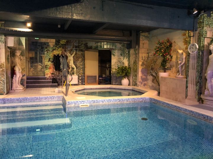 La piscine de l'Euromen's, dans le 2e arrondissement de Paris. (LUDOVIC PAUCHANT / RADIO FRANCE)