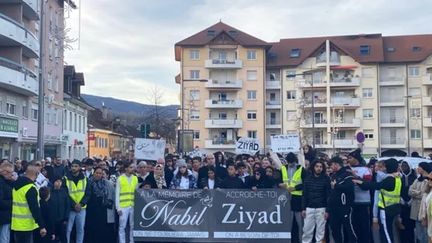 Une rixe avait éclaté entre plusieurs jeunes en plein centre-ville de Rumilly dimanche 17 novembre. Dans la fusillade, un jeune homme de 19 ans a été tué et un autre très grièvement blessé.