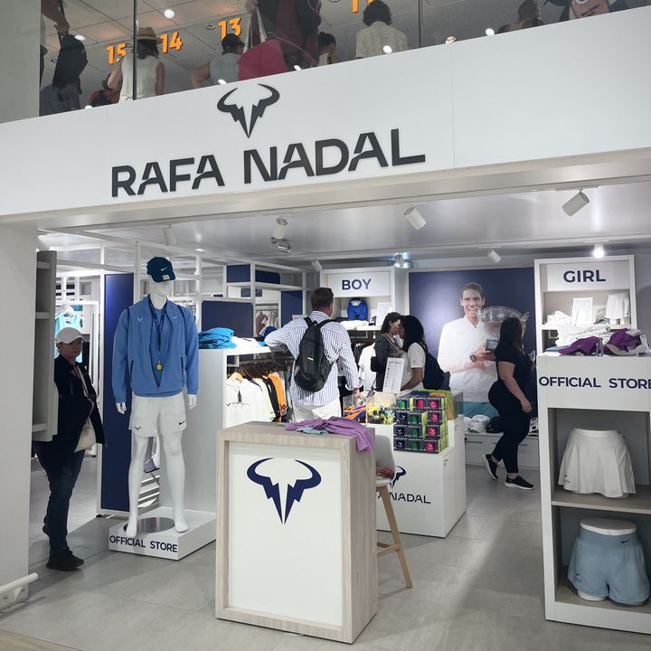 Un espace est dédié à la marque "Rafa Nadal" au sein de la boutique de Roland-Garros. (Hortense Leblanc)