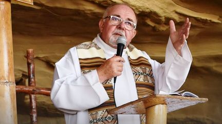 El padre Humberto au Pérou : "Chaque curé, avec son petit réseau Facebook, s'est mis à célébrer la messe le dimanche dans chaque paroisse"&nbsp; (Photo Boulangé)