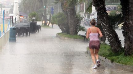 De fortes pluies s'abattent sur Menton (Alpes-Maritimes), le 13 ao&ucirc;t 2014. (  MAXPPP)