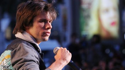 Le chanteur Orelsan lors d'un concert pour l'&eacute;mission de Canal+ "Le Grand Journal", le 19 mai 2012 &agrave; Cannes (Alpes-Maritimes). (LOIC VENANCE / AFP)