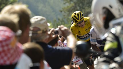 Le Britannique Christopher Froome, porteur du maillot jaune, le 18 juillet 2015 entre Rodez et Mende. (JEFF PACHOUD / AFP)