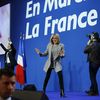 Brigitte Macron au côté de son mari, peu après l'annonce des résultats du premier tour de l'élection présidentielle, le 23 avril 2017 à Paris. (DENIS ALLARD / REA)