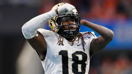 Le joueur de football américain&nbsp;Shaquem Griffin des UCF Knights lors du match contre les Auburn Tigers, à Atlanta (Géorgie), le 1er janvier 2018. (KEVIN C. COX / GETTY IMAGES NORTH AMERICA)