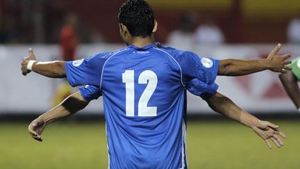 Le Salvadorien Christian Castillo apr&egrave;s avoir qualifi&eacute; son &eacute;quipe pour la Coupe du monde de football 2014 face au Surinam &agrave; San Salvador (Salvador), le 15 novembre 2011. (LUIS GALDAMEZ / REUTERS)