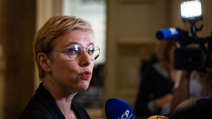 La députée La France insoumise Clémentine Autain à l'Assemblée nationale, à Paris, le 15 novembre 2022. (XOSE BOUZAS / HANS LUCAS / AFP)