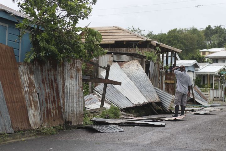 Des habitations ravagées par le passage de l'ouragan Irma, mercredi 6 septembre 2017 à St John's (Antigua-et-Barbuda).&nbsp; (JOHNNY JNO-BAPTISTE / SIPA)