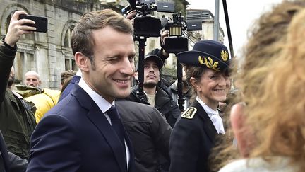 Emmanuel Macron le 30 janvier 2020 à Angoulême (Charente) à l'occasion de sa visite au Festival international de la bande dessinée. (GEORGES GOBET / AFP)