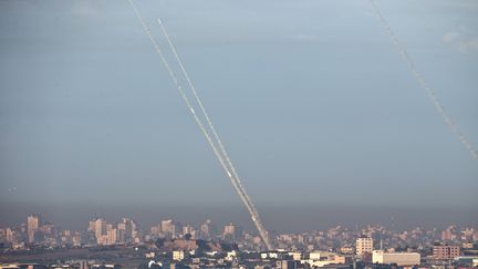 Cinq roquettes partent depuis la bande de Gaza, le 15 novembre 2012. (JACK GUEZ / AFP)