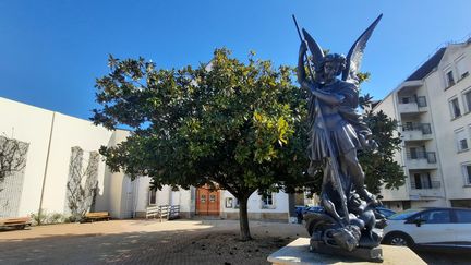 La statue Saint-Michel aux Sables d'Olonne. (YVES-RENE TAPON / RADIO FRANCE)