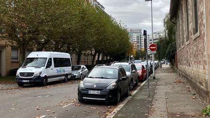 Les murs tagués se trouvent près de plusieurs écoles du quartier Vauban à Strasbourg. (EMILE POU / RADIO FRANCE)