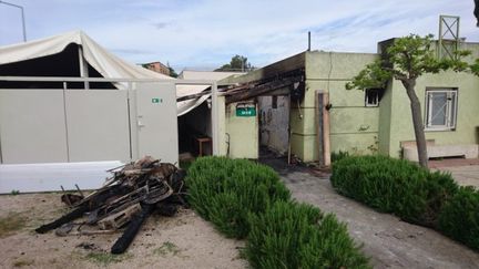 La salle de prière musulmane incendiée dans le quartier de la Mezzavia, à Ajaccio, en Corse du Sud, le 30 avril 2016.&nbsp; (FRANCK ROMBALDI / FTVIASTELLA)