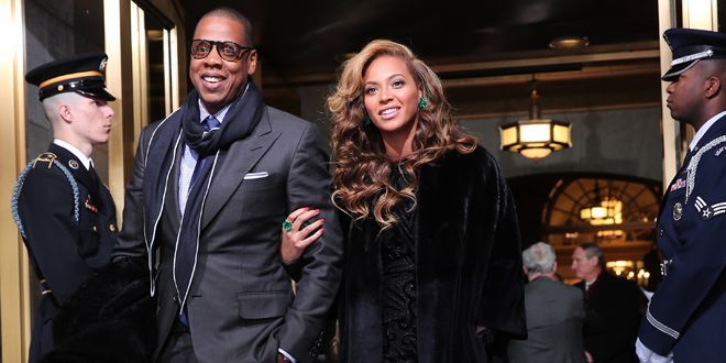 La chanteuse Beyoncé et son époux Jay-Z arrivent à la cérémonie d'investiture de Barack Obama, lundi 21 janvier 2013.
 (Win MCNamee / Getty Images North America / AFP)