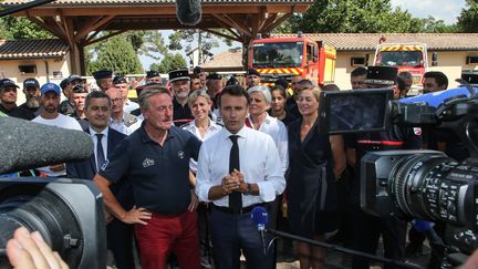 Emmanuel Macron s'exprime face à la presse à La Teste-de-Buch (Gironde), le 20 juillet 2022. (BOB EDME / AFP)