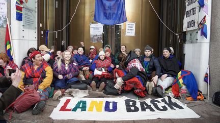 Greta Thunberg et d'autres jeunes activistes pour le climat devant le ministère de l'Énergie de Norvège, le 27 février 2023. (OLE BERG-RUSTEN / NTB)