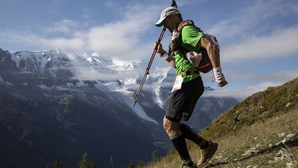 Un des concurrents de l'UTMB, près de Chamonix, dans les Alpes françaises, le 2 septembre 2018. (LAURENT CIPRIANI/AP/SIPA / SIPA)