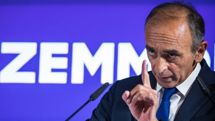 Eric Zemmour lors d'une conférence de presse le 10 janvier 2022 à Paris. (CHRISTOPHE PETIT TESSON / EPA VIA MAXPPP)