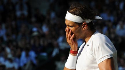 Rafael Nadal lors du match perdu contre&nbsp;Nick Kyrgios au tournoi de Wimbledon (Royaume-Uni), le 1er juillet 2014. (YUNUS KAYMAZ / ANADOLU AGENCY / AFP)