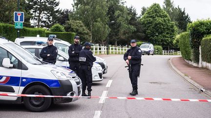 &nbsp; (Le quartier sous surveillance du couple de policiers tué lundi soir à Magnanville, dans les Yvelines © MaxPPP)