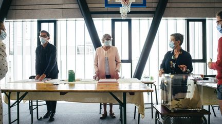 Un bureau de vote au second tour des municipales à Rennes (Ile-et-Vilaine), le 28 juin 2020. (VERNAULT QUENTIN / NURPHOTO)