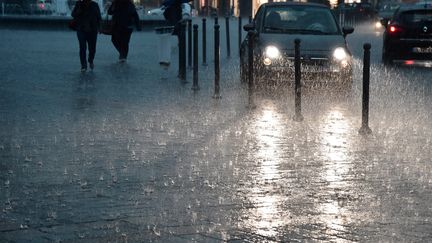 Un orage &agrave; Lille (Nord), le 7 juin 2016. (MAXPPP)