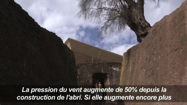 Dans le nord de l'Ethiopie, les églises historiques de la ville de Lalibela sont protégées par des panneaux métalliques. Les habitants craignent que ces derniers ne s'effondrent et détruisent les églises.