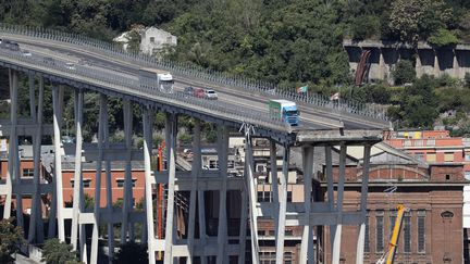 Photo du pont Morandi de Gênes après son effondrement le 14 août 2018. (VALERY HACHE / AFP)