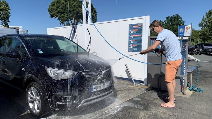 Station de lavage automobile. Photo d'illustration (AUR?LIE AUDUREAU / MAXPPP)