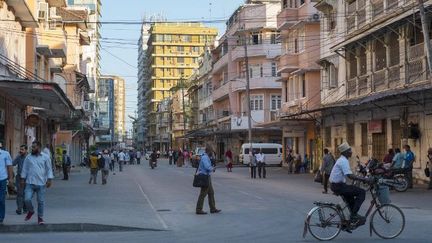 Dar es-salaam, capitale économique de la Tanzanie, le 26 octobre 2015. Le nouveau commissaire général de la ville, Paul Makonda, a lancé une campagne dirigée contre les homosexuels qui a conduit à plusieurs arrestations. (Daniel Hayduk/AFP)