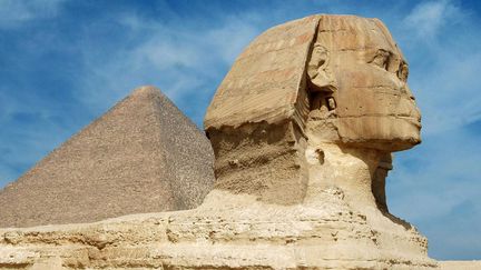 Le Sphinx et la pyramide de Khéops au second plan, sur le plateau de Gizeh (Egypte).
 (Marnef/Isopix/SIPA)