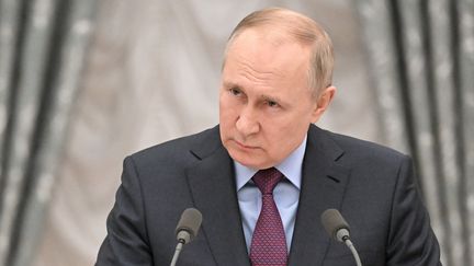 Le président russe Vladimir Poutine, le 22 février 2022. (SERGEY GUNEEV / SPUTNIK VIA AFP)
