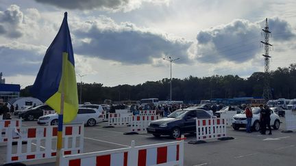 Le parking du centre d'accueil des réfugiés de Zaporijjia, jeudi 22 septembre. (Éric Audra / RADIOFRANCE)