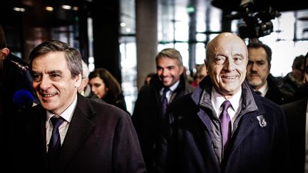 François Fillon et Alain Juppé, lors de la visite de la Cité du vin de Bordeaux (Gironde), le 25 janvier 2017.&nbsp; (MAXPPP)