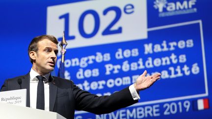 Emmanuel Macron lors de l'ouverture du 102ème Congrès des maires et des présidents d'intercommunalités de France, au Parc des expositions, à Paris, le 19 novembre 2019. (POOL/STEPHANE LEMOUTON / MAXPPP / MAXPPP)