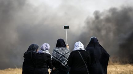 Des Palestiniennes à la frontière avec Israël le 11 mai 2018. (MAXPPP)